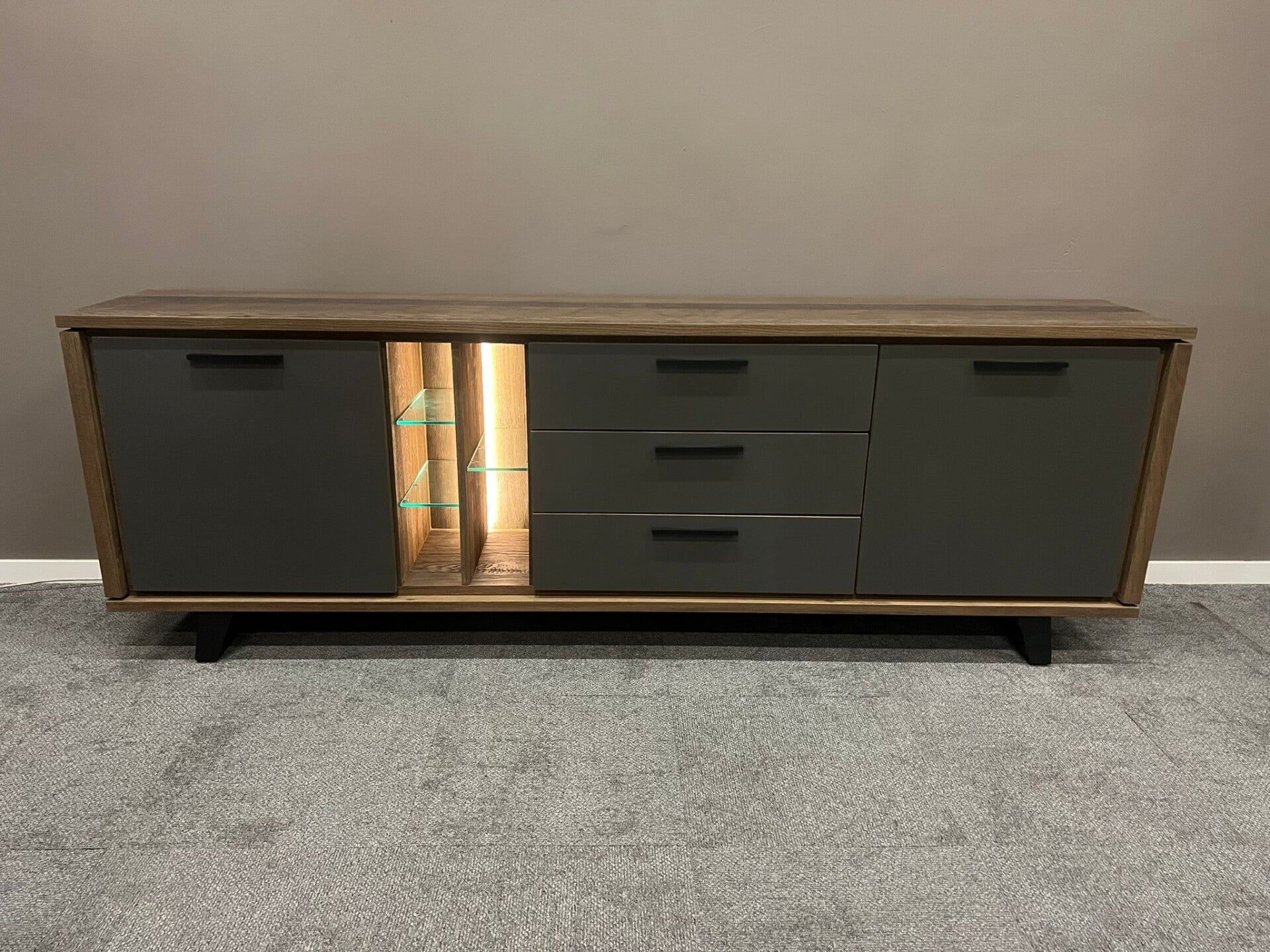 Henders en Hazel Cubo dressoir