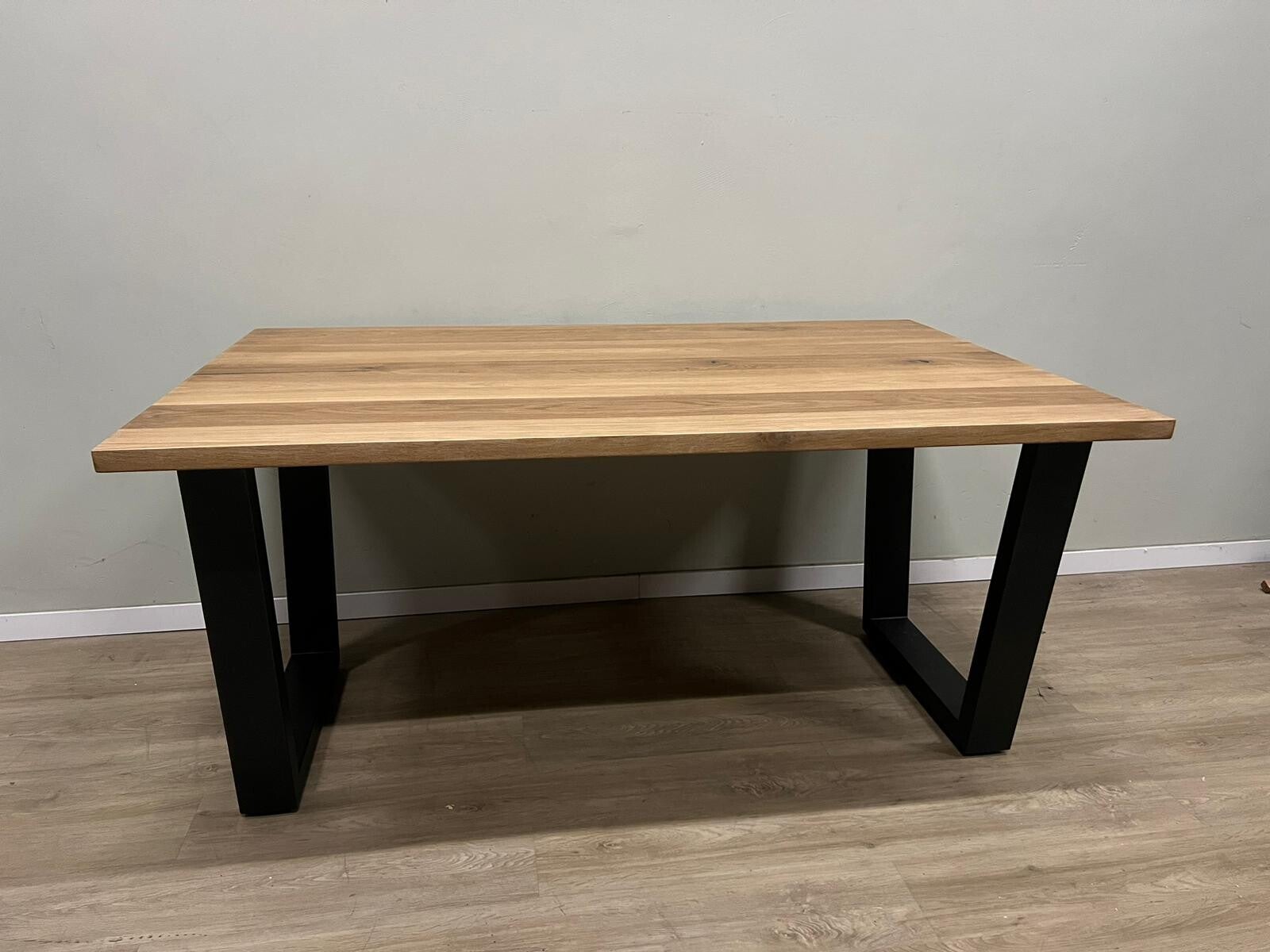 IN.House Lucaina eettafel