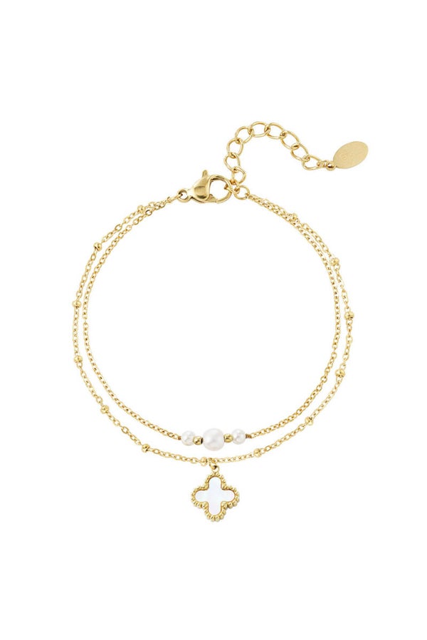 Dubbele armband met parels en klaverbedel- Goud kleur