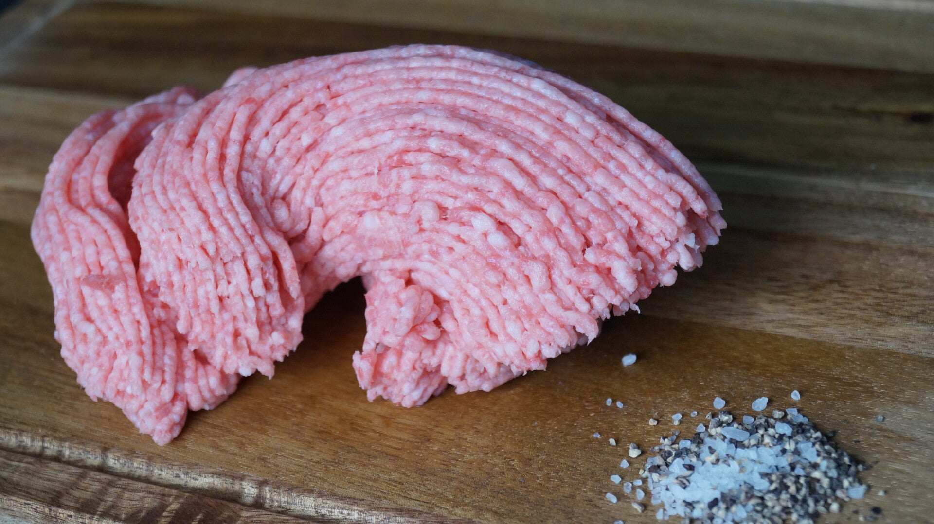 Half om half gehakt  per 5 kg (€ 12,- per kg)