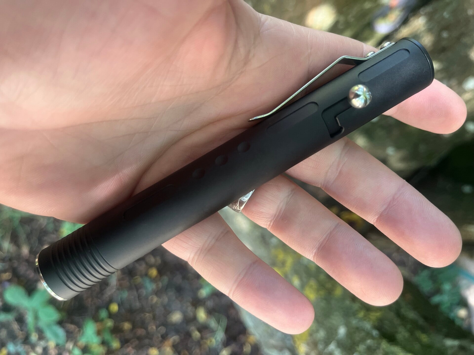 Sélection du Crisonaute - Lampe de poche noire