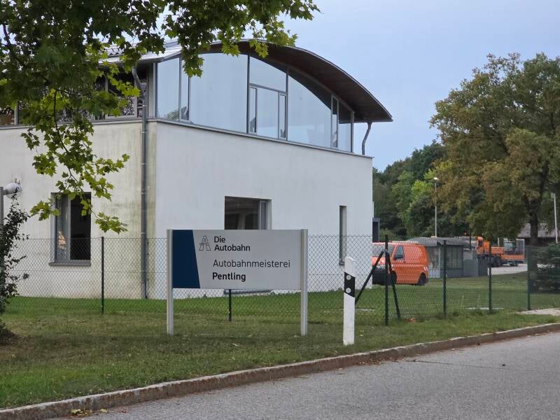 pentling.jpg Ausbildung für Hubarbeitsbühnen an der Autobahnmeisterei Pentling bei Regensburg