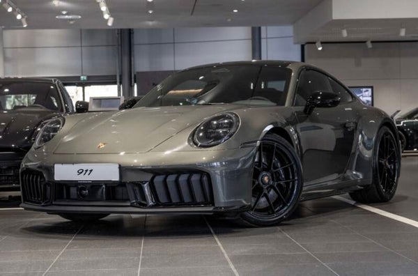 Porsche 992 911 Carrera 4 GTS
