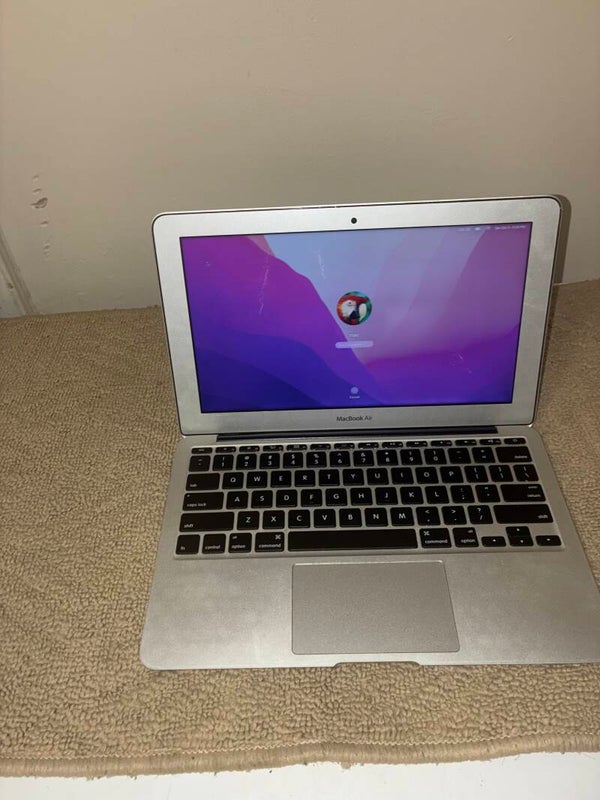 Apple MacBook Air 11 inch laptop