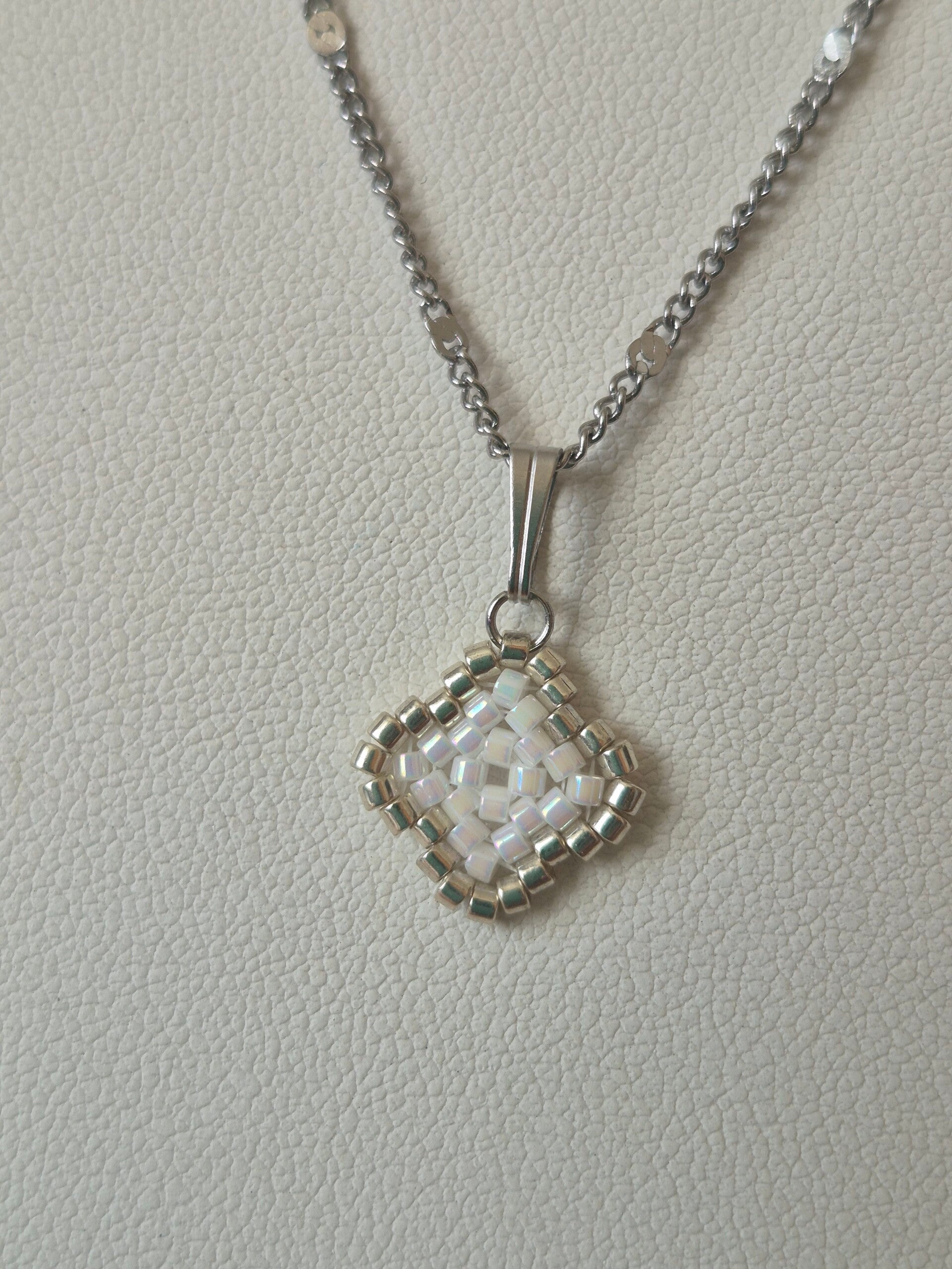 Lumivara Ketting – wit/zilver