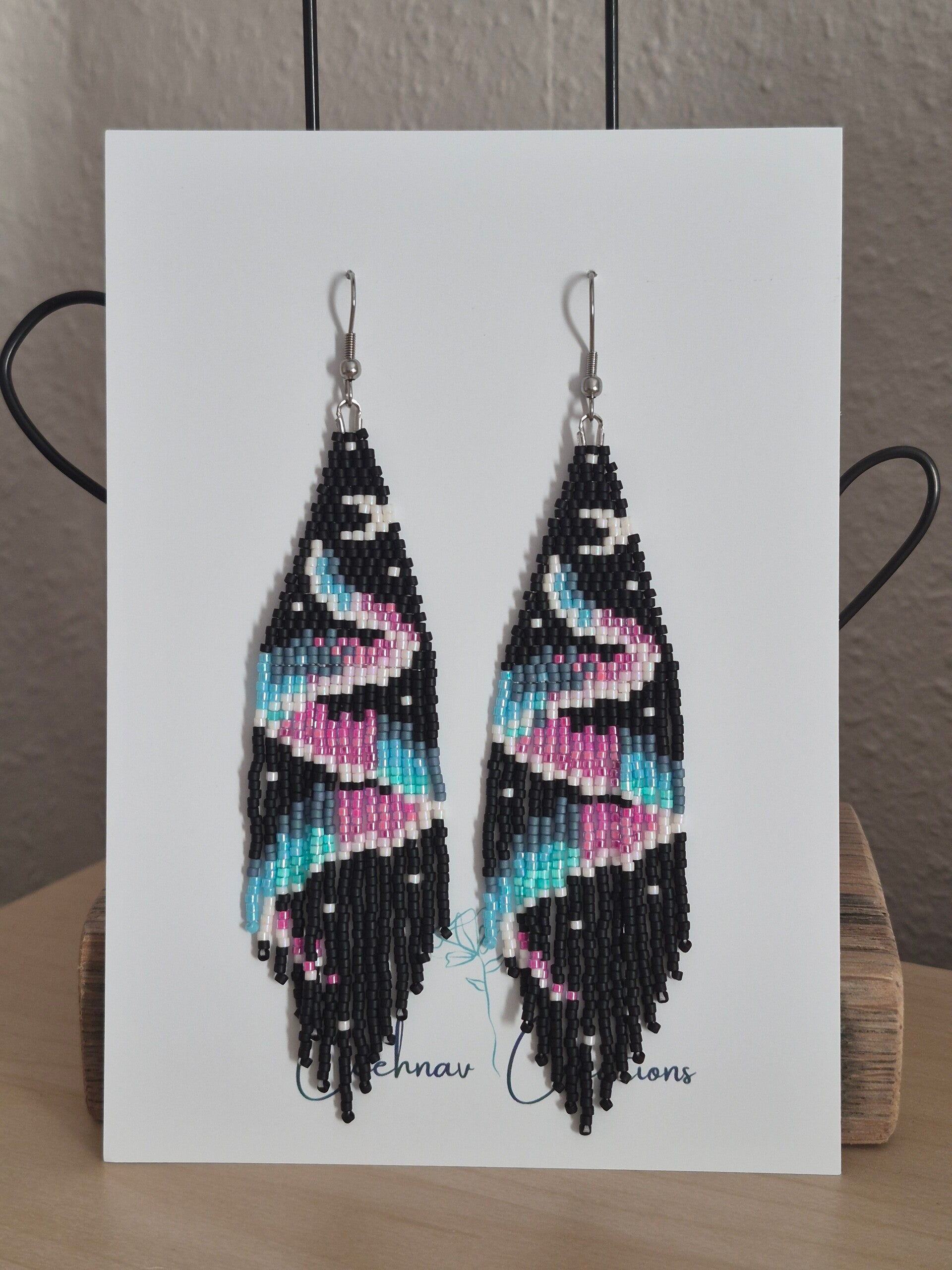 Aurora Nomade – Franje Oorbellen in Midnight, Turquoise & Roze