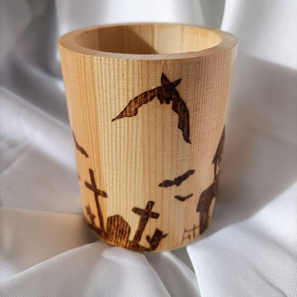 Pot à Stylos - Cimetière et Maison