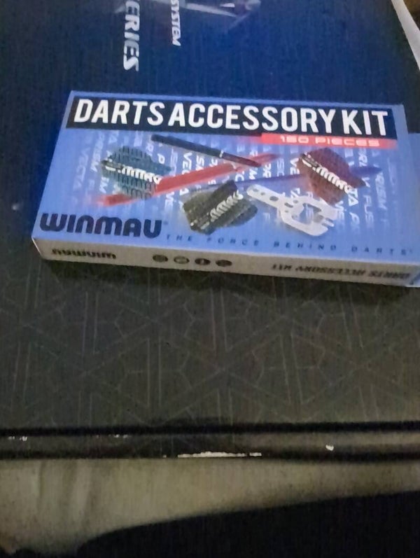 Winmau darts kit