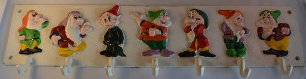 7 Dwergen kapstok in vrolijke kleuren ,gietijzeren kapstok .