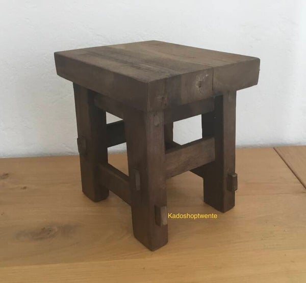 Krukje gemaakt van mango hout , mooi voor decoratie