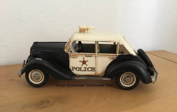 Politie wagen van metaal in oude style.