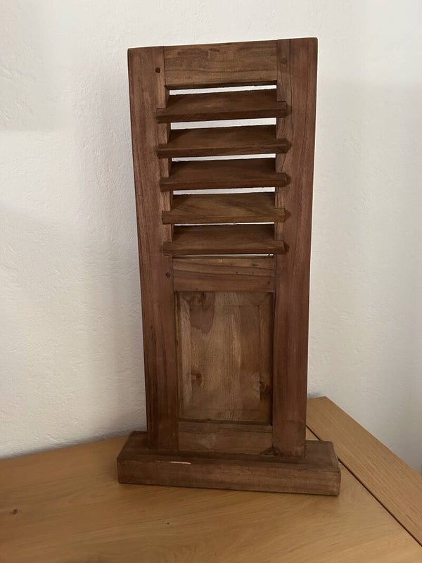 Robuuste houten luik op voet ,massief hout