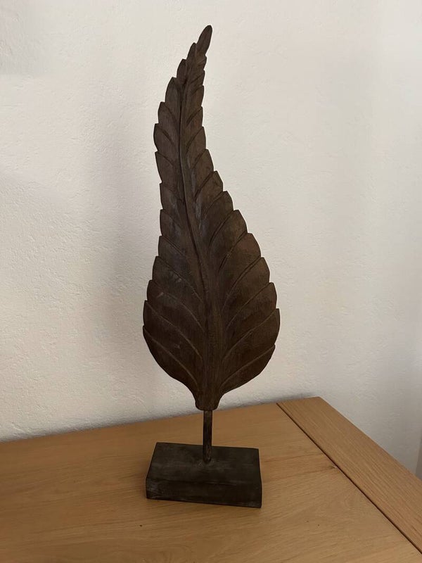 Houten veer ornament ,leuk voor het raam of op een kast