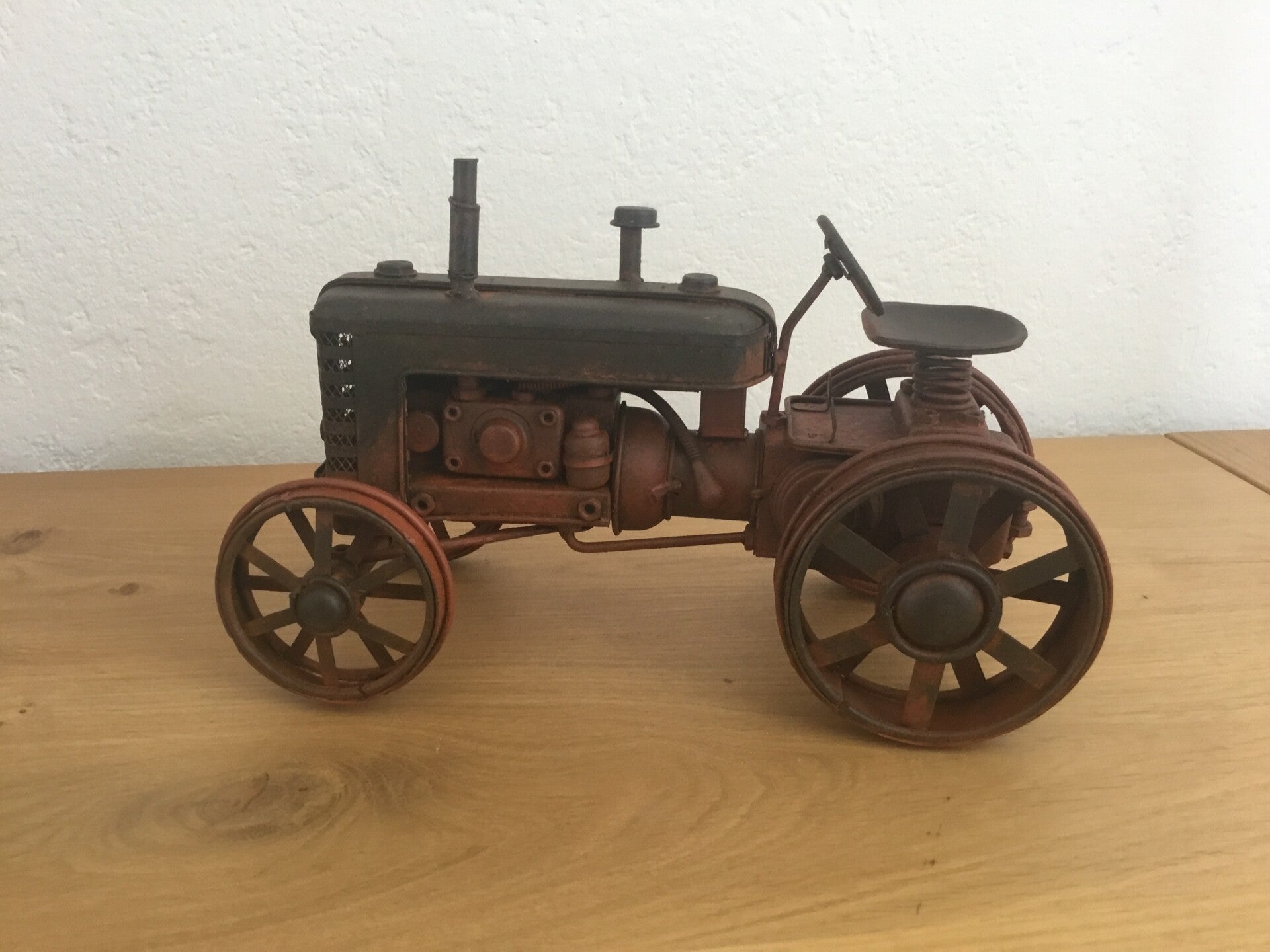Traktor mooi metalen roestkleurig beeld voor decoratie