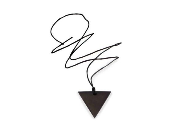 Collier de shungite en triangle