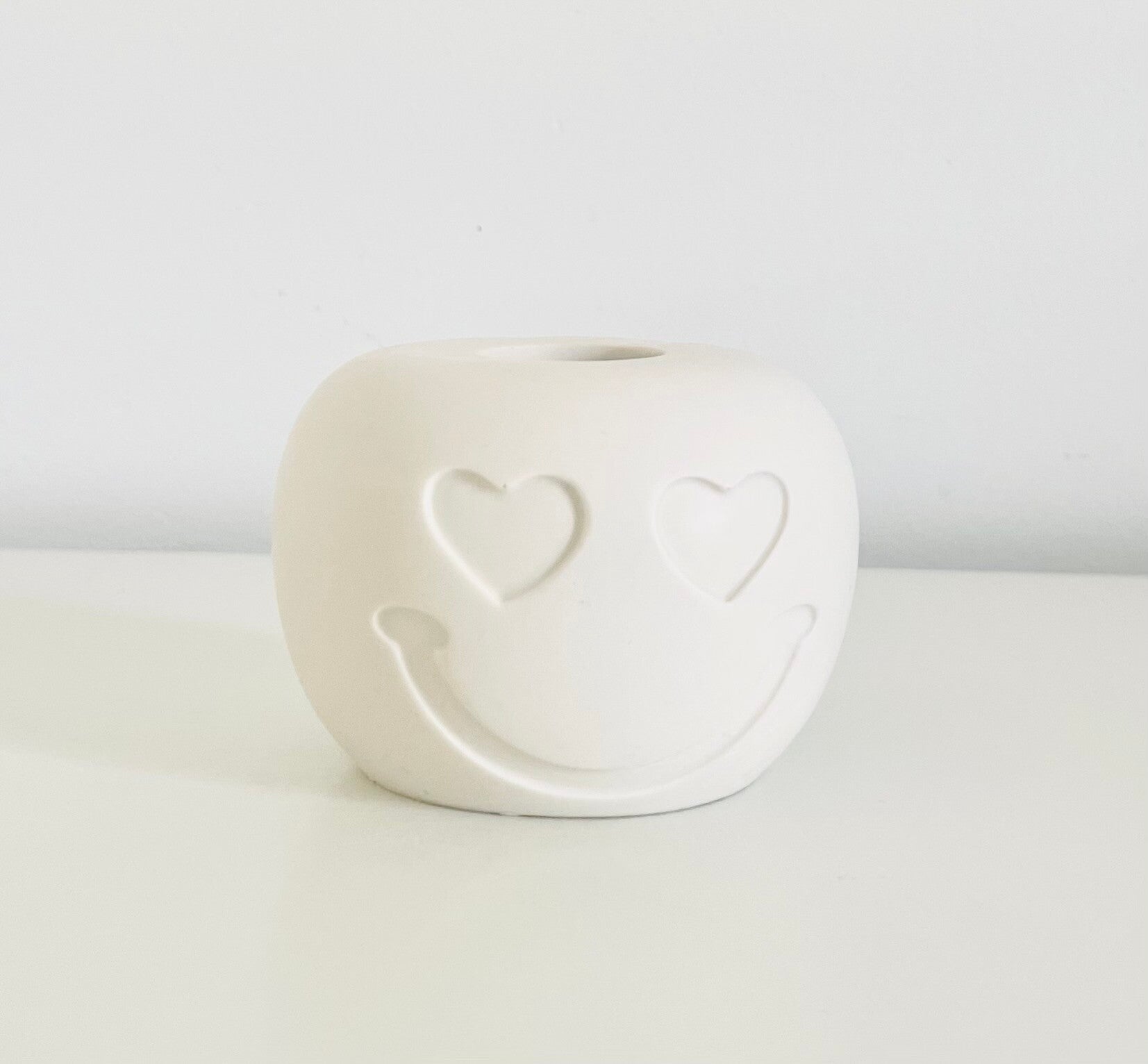 Hand gegoten kandelaar Smiley! - jesmonite