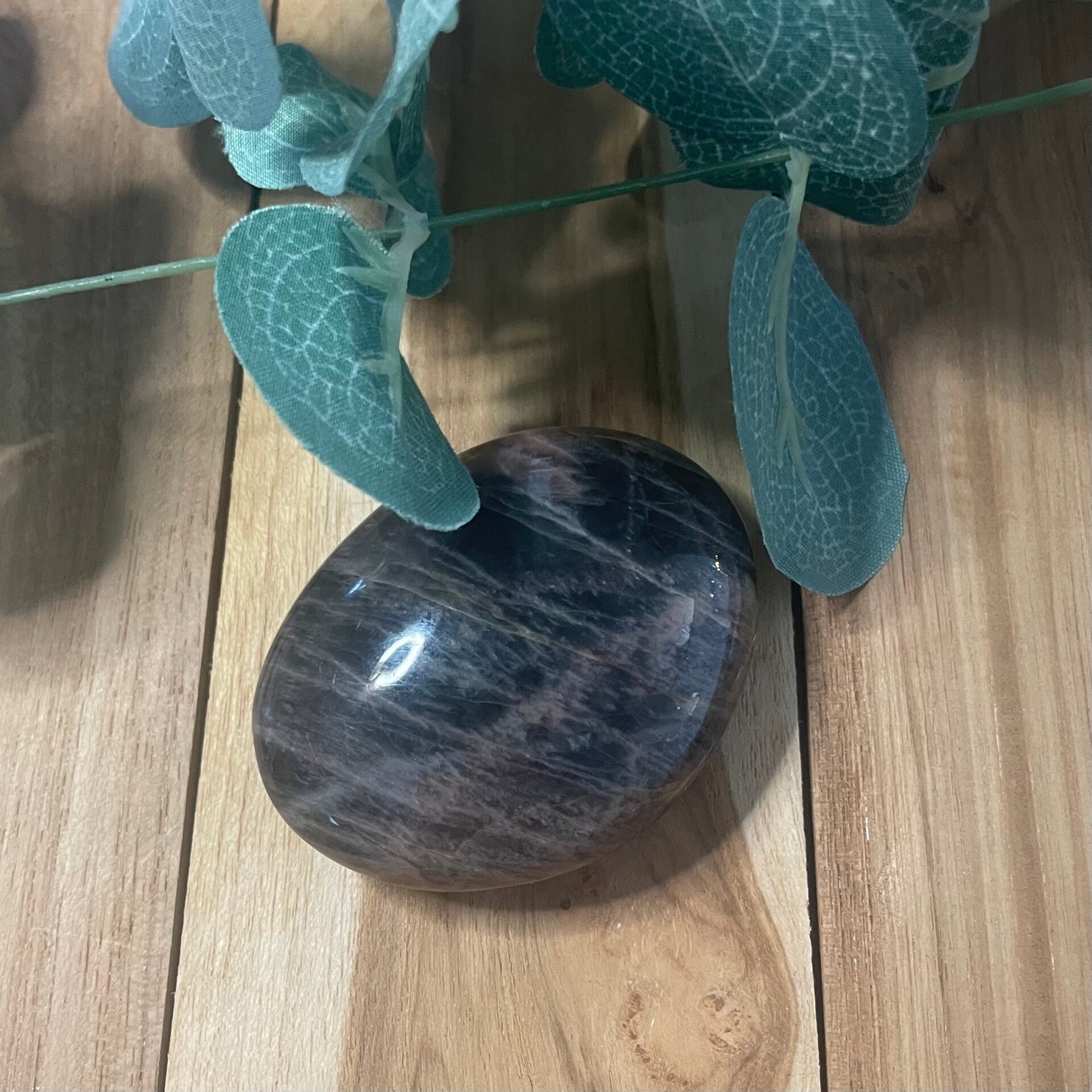 Zwarte maansteen handsteen/knuffelsteen