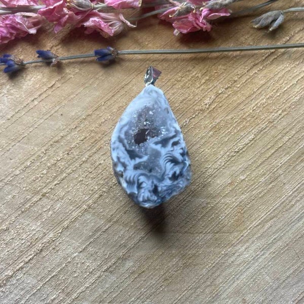 Agaat geode edelsteenhanger (hanger B)