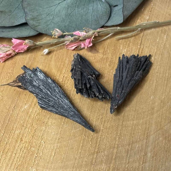 Zwarte Kyaniet (Distheen) stukje