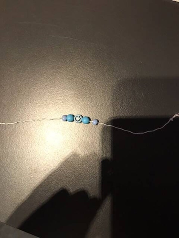 blauwe emoji armband