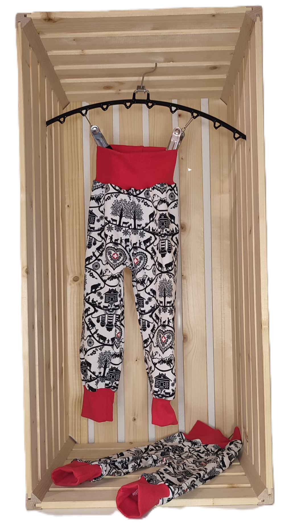 Hose - Scherenschnitt/rot