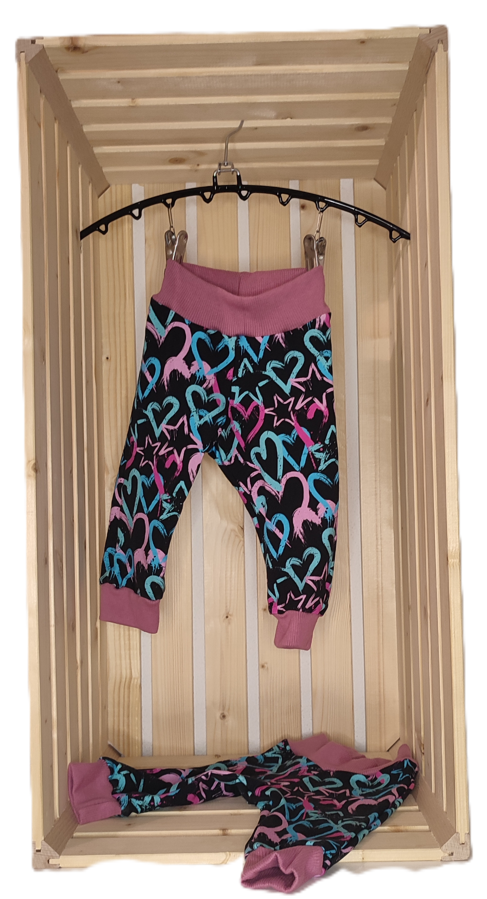 Hose - schwarze Herzen/rosa