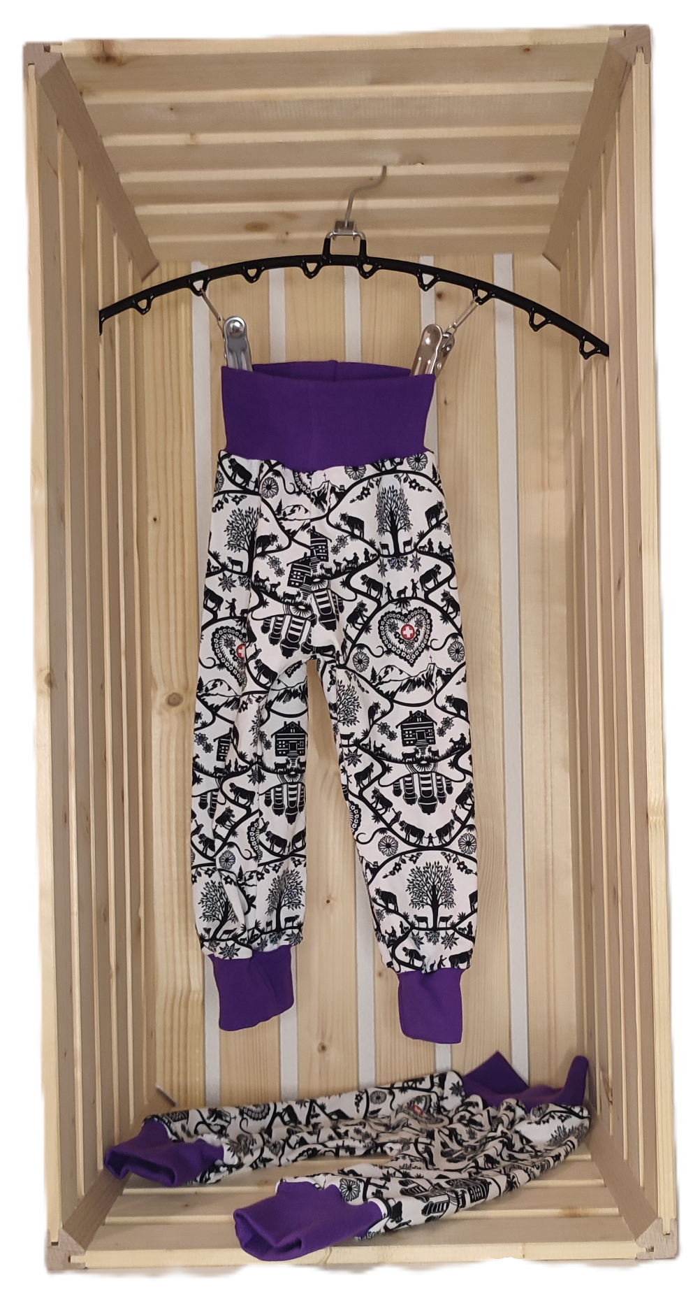 Hose - Scherenschnitt/violett