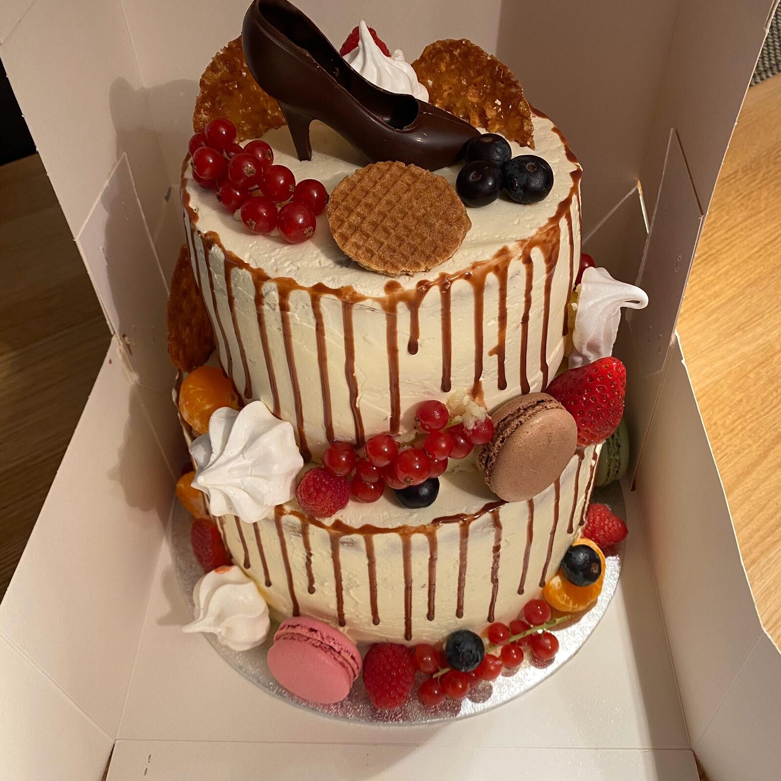 🍰 Fruitcake met Witte Chocolade Ganache & Melkchocolade Drip