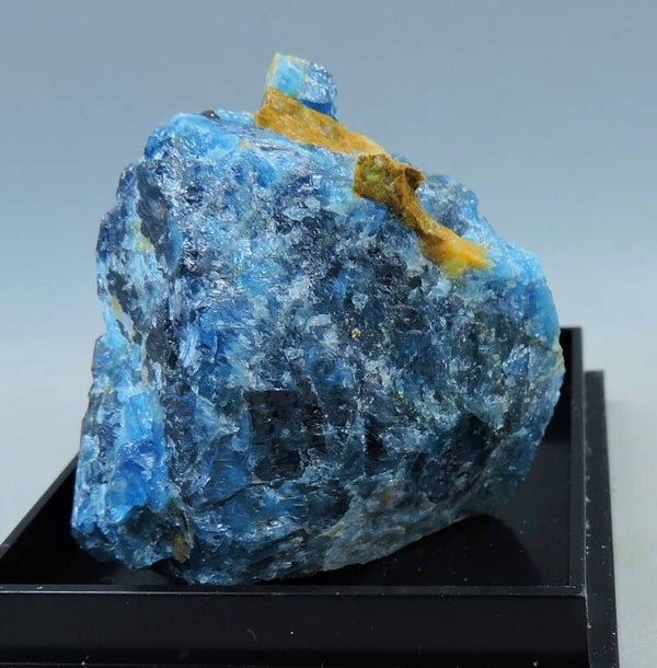 Blue apatite from Brazil – thumbnail