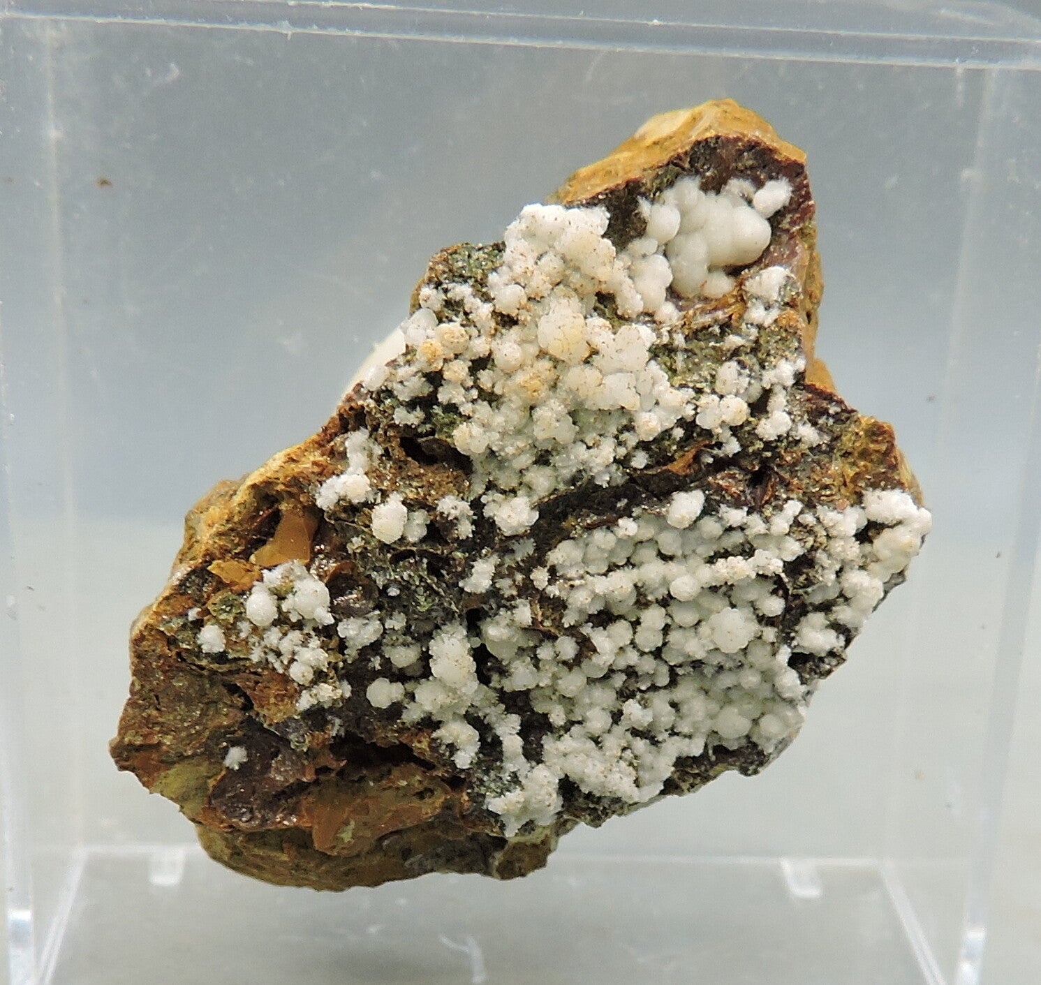 Carbonate-rich fluorapatite from Spain – thumbnail