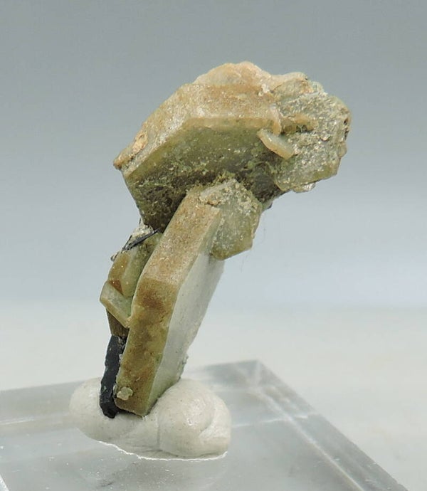 Catapleiite and aegirine from Greenland – thumbnail