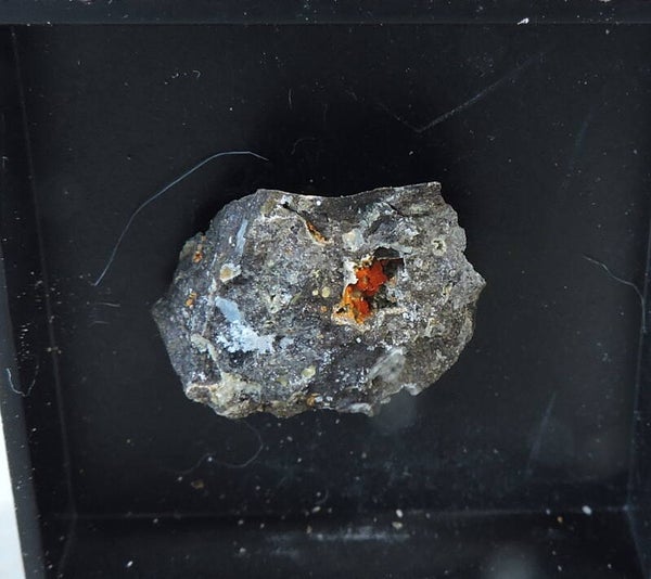 Cetineite from Italy – type locality – thumbnail