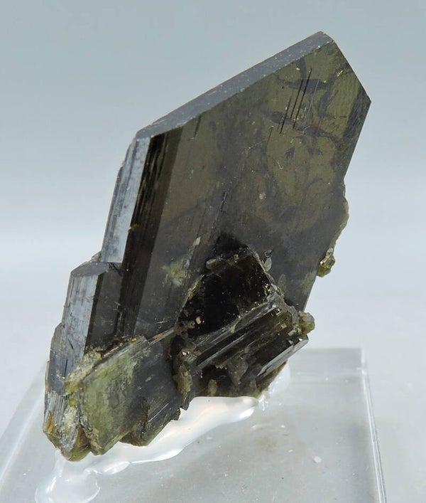 Epidote crystal from Pakistan – thumbnail