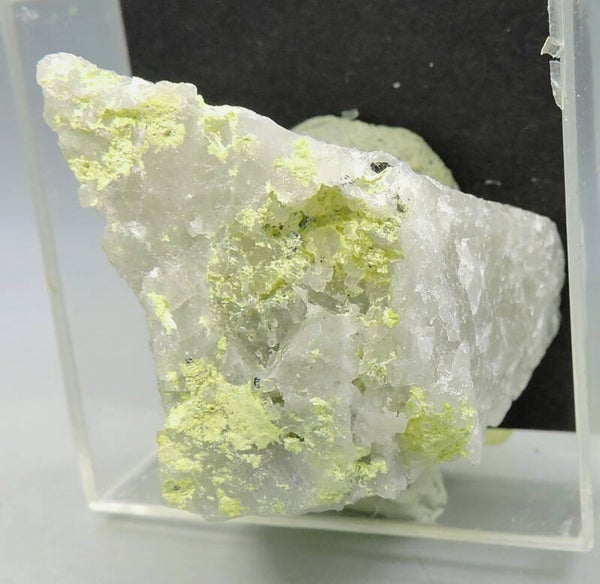 Ferrimolybdite from Idaho, USA – thumbnail