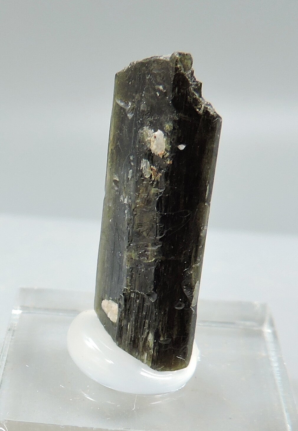 Fluoro-richterite from Ontario, Canada – thumbnail