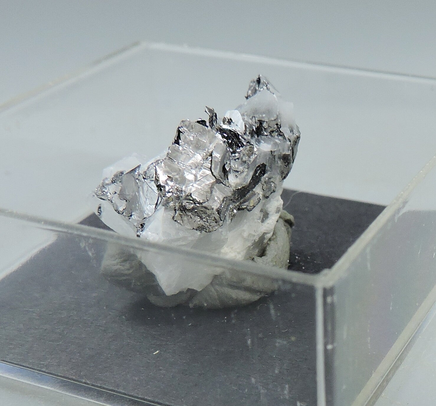 Graphite on matrix from Namibia – thumbnail
