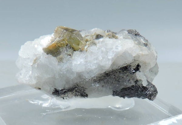 Hydrotalcite-2H / manasseite and magnomagtetite from Russia – thumbnail