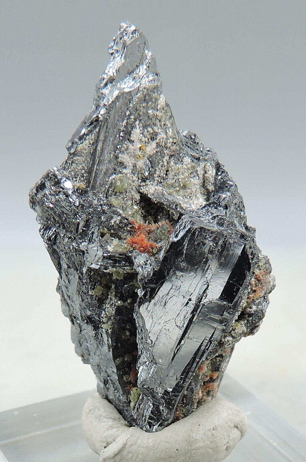 Klebelsbergite on stibnite from Italy – thumbnail