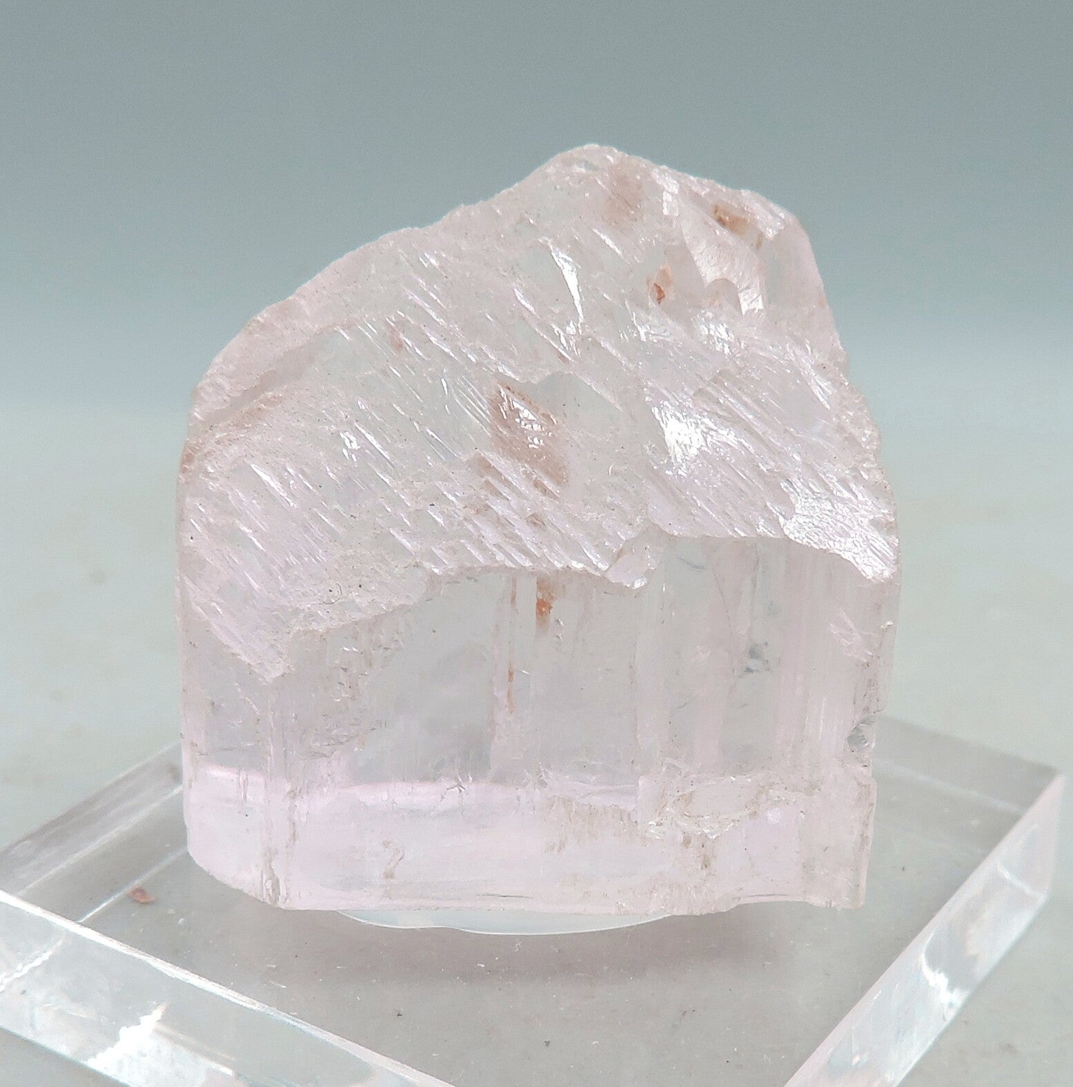 Fluorescent pink spodumene var. kunzite from Afghanistan– thumbnail