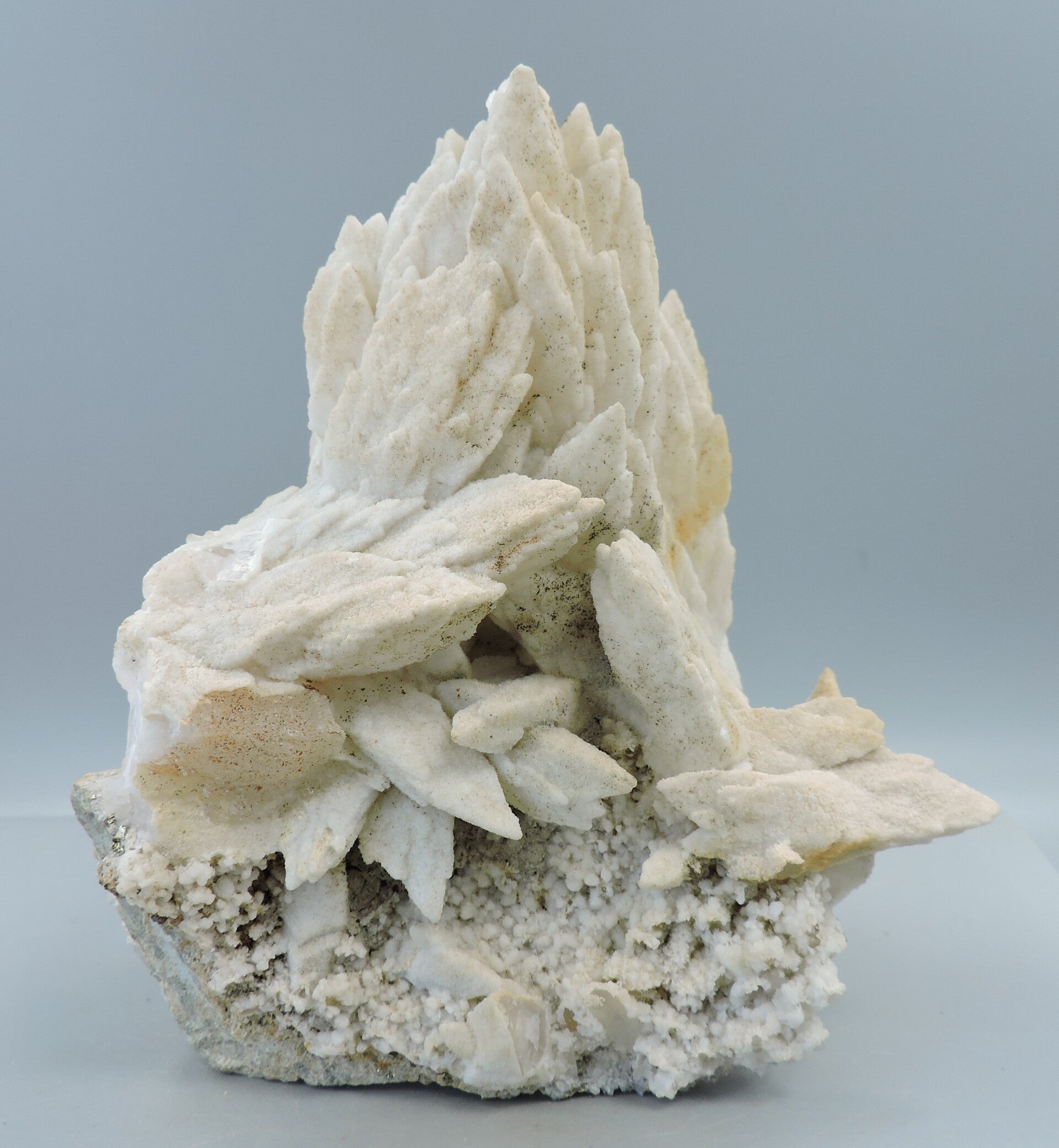 Manganese bearing calclite from Slovakia – cabinet size