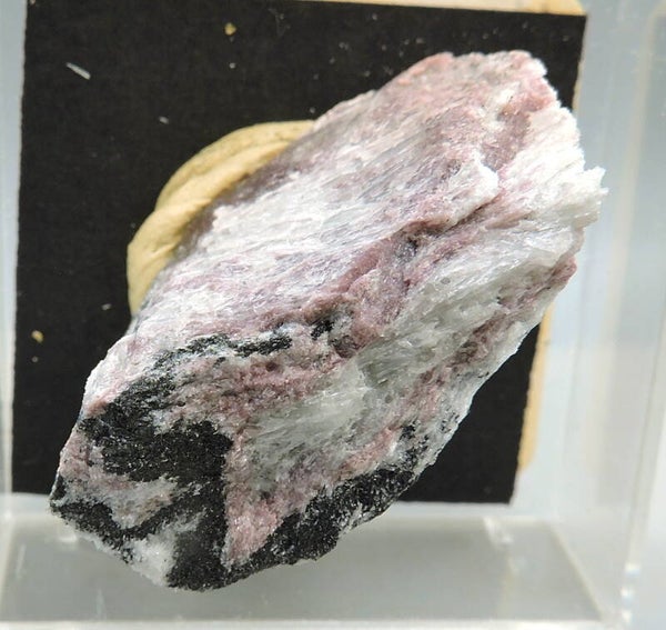 Miserite and wollastonite from Arkansas, USA – type locality - thumbnail