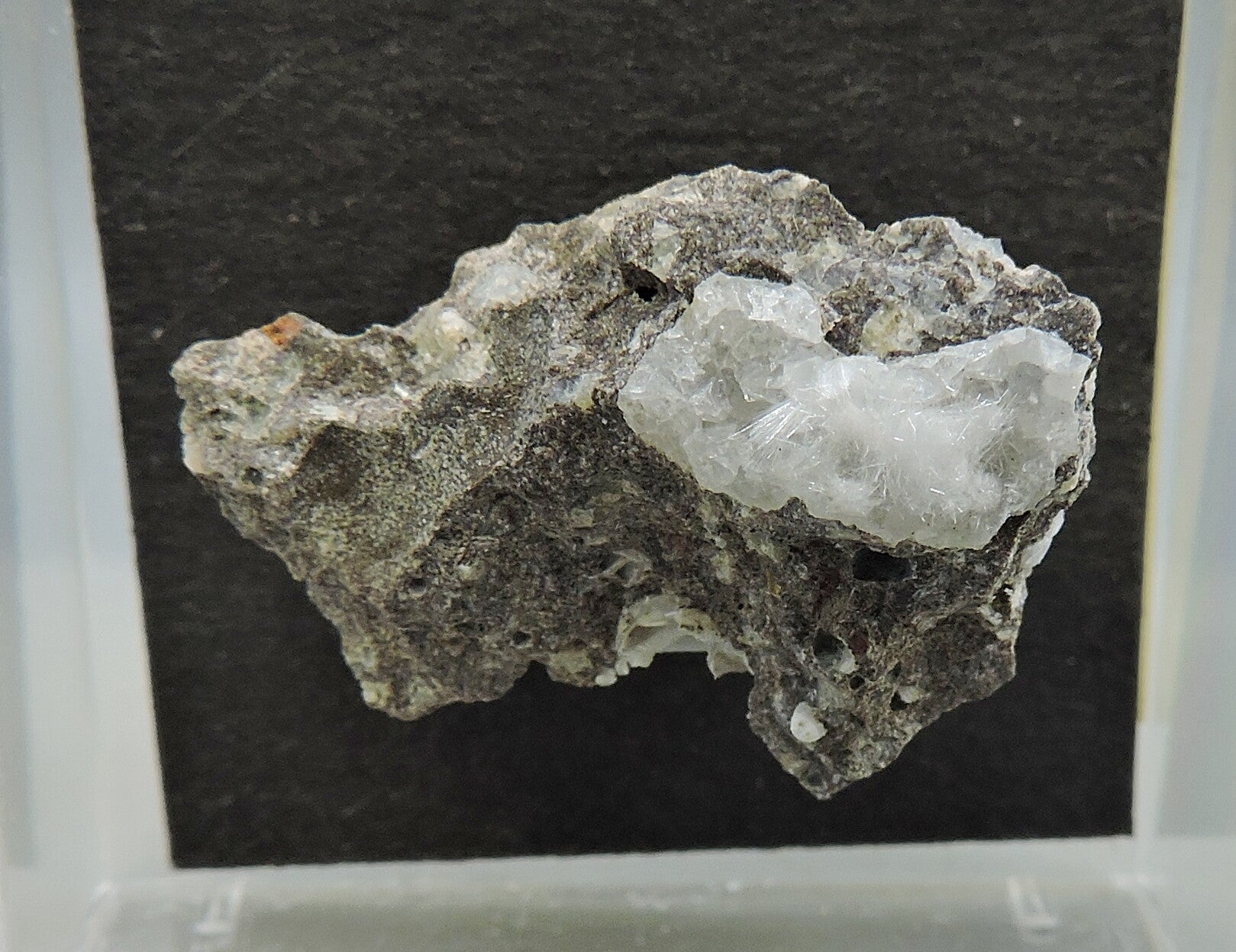 Natrolite on levyne from Spain – thumbnail
