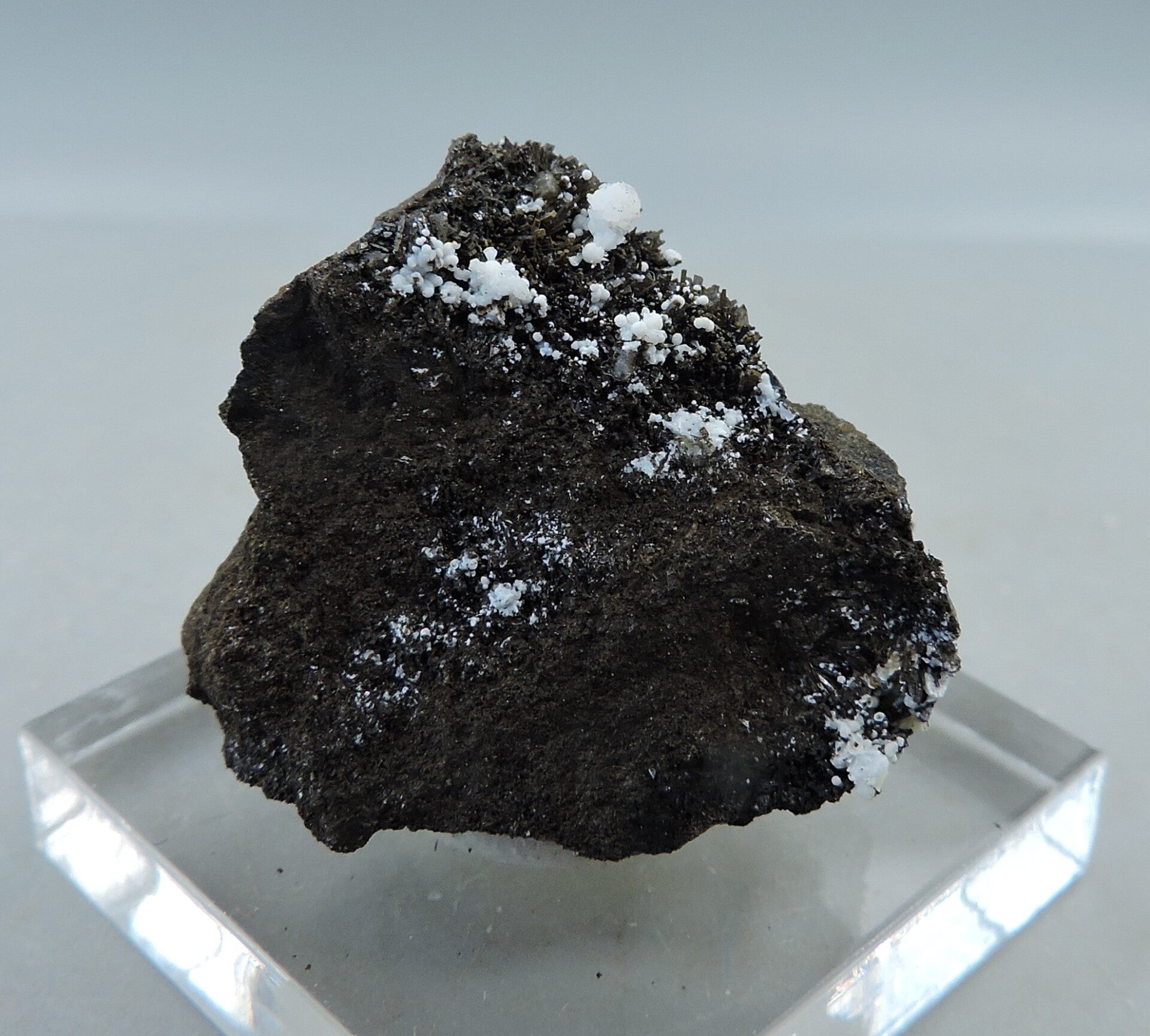 Nekoite on matrix from Arizona, USA – thumbnail