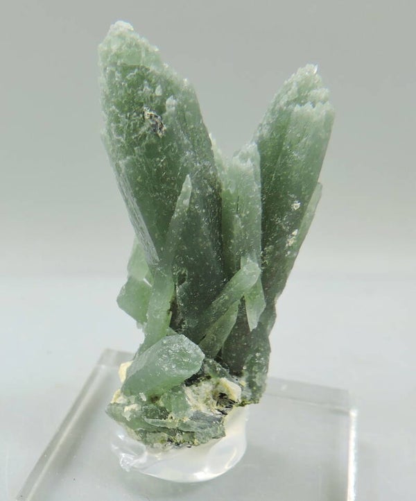 Prase quartz with hedenbergite inclusions from Greece – thumbnail