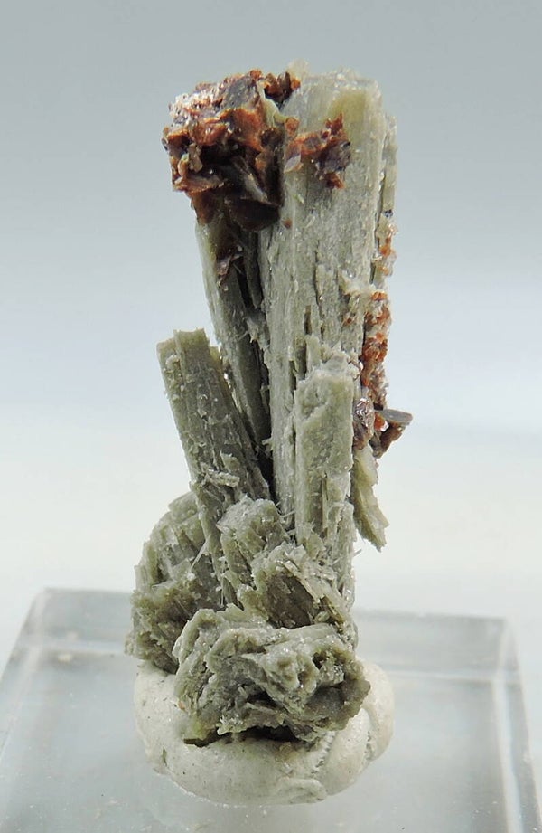 Rhodochrosite on elpidite – thumbnail