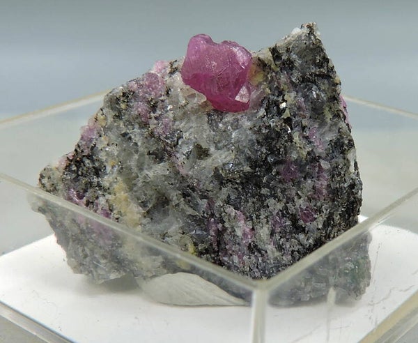 Corundum var. ruby from India – fluorescent - thumbnail