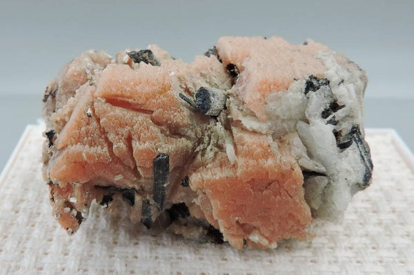 Serandite, aegirine and natrolite from Canada –miniature