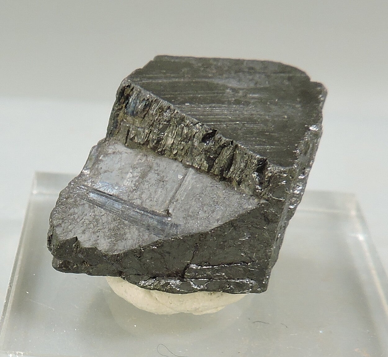 Wolframite from Portugal – thumbnail