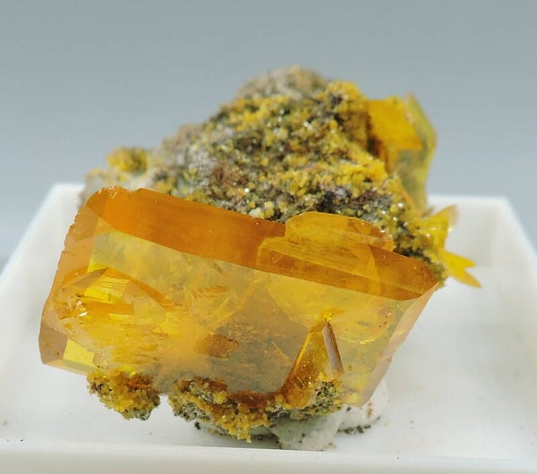 Wulfenite and mimetite from Mexico – thumbnail
