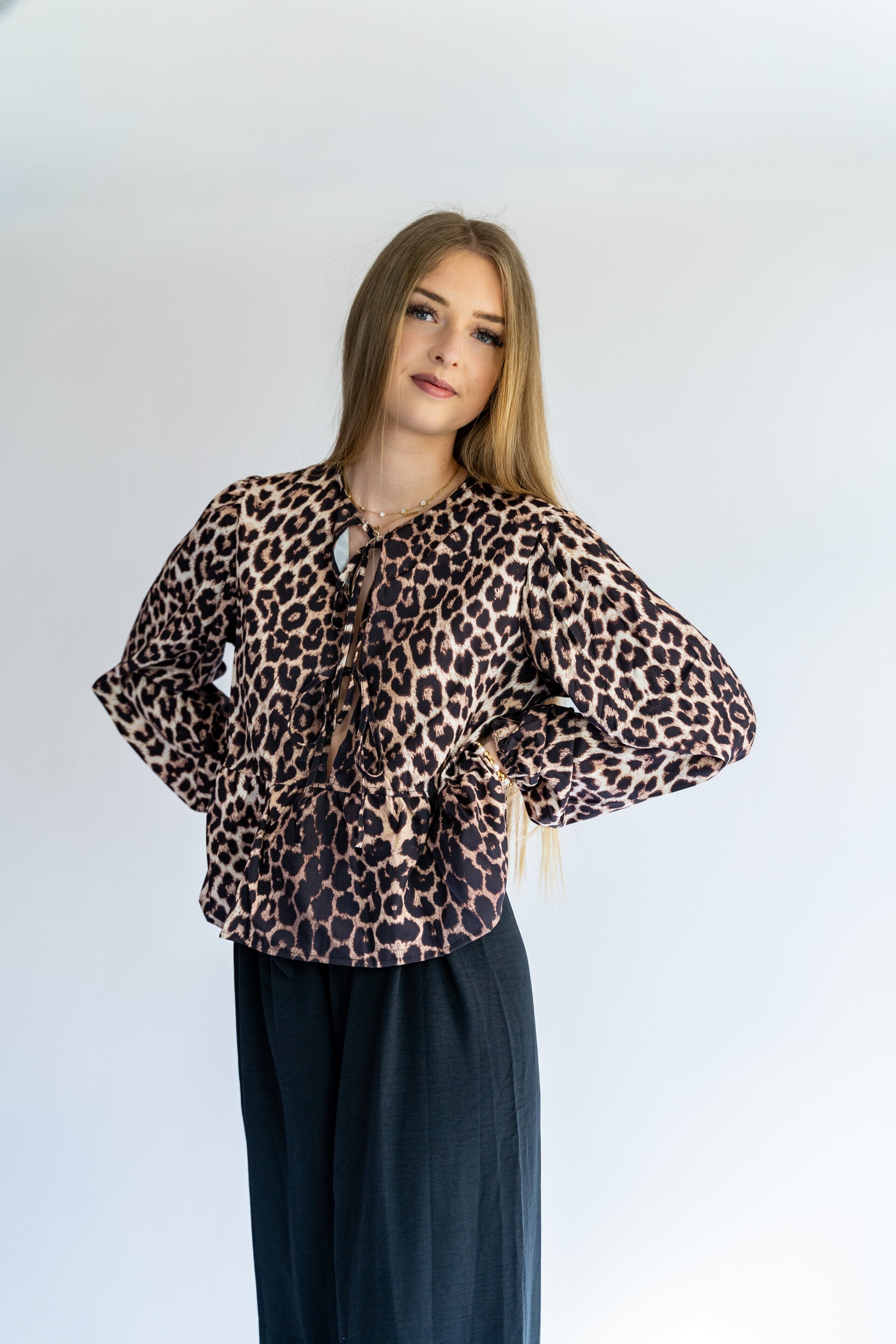 LEO BLUSE - mit Schleifen